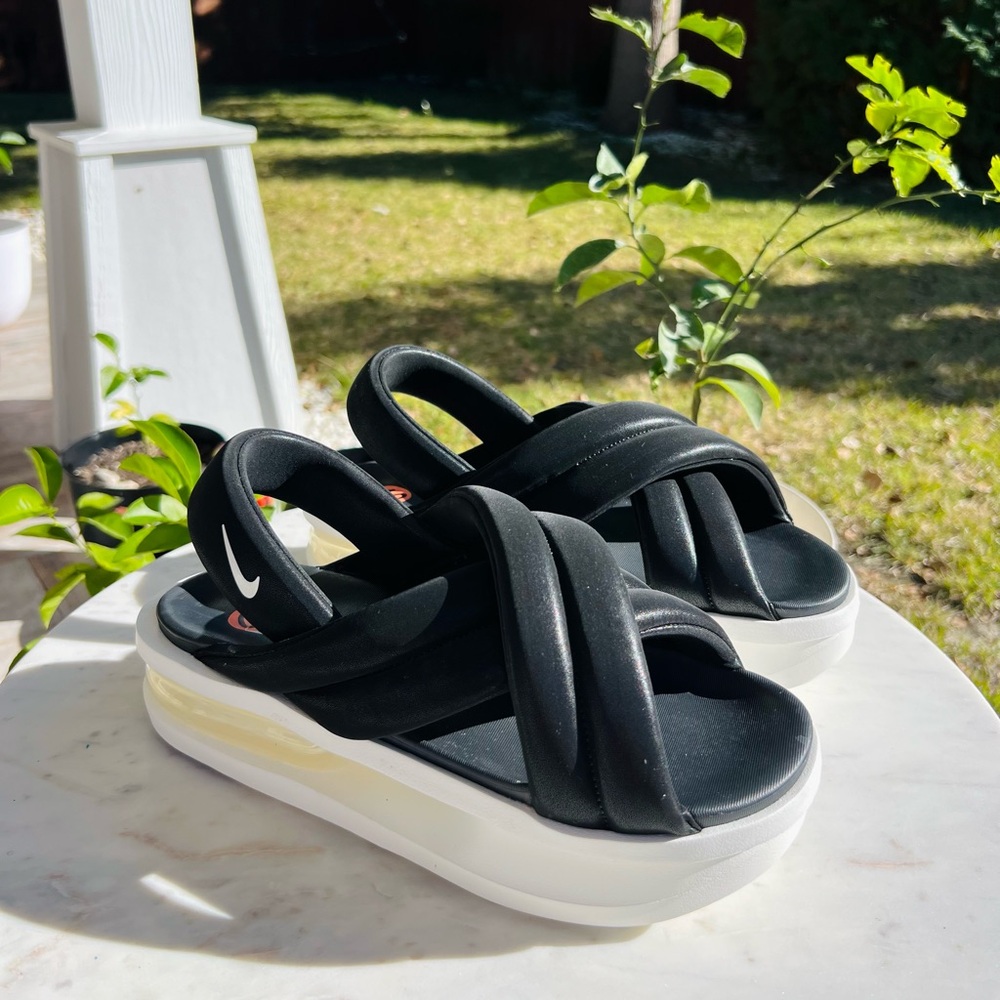 🤍🖤Nike 🤍Great day 🤍Sandals 🖤New